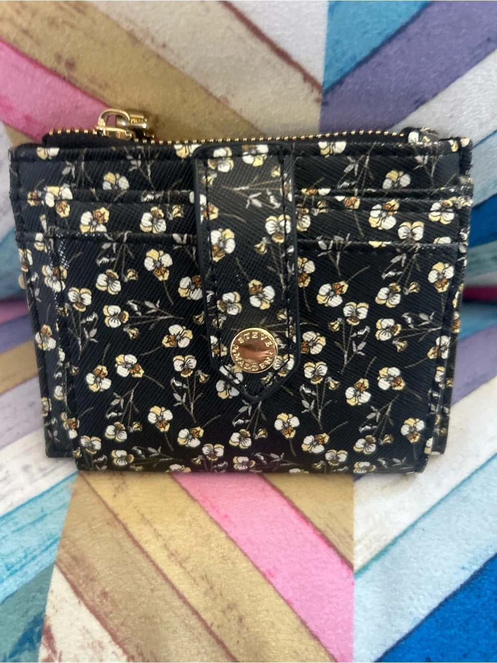 Steve Madden compact steve